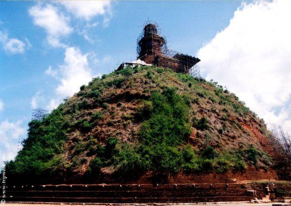 Abhayagiri Stupa