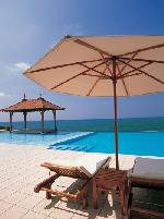 Villa pool and beach